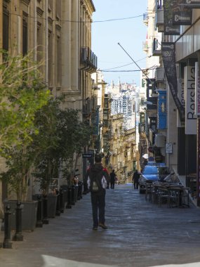 Valletta, Malta, 8 Ocak 2019. Eski kentin dar pitoresk sokak