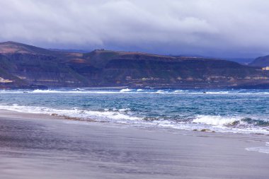 Pitoresk deniz manzara. Su ile Güneş yaktı.