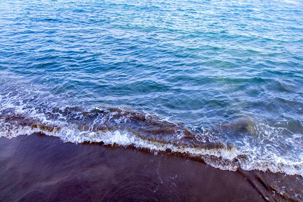 Поверхность Морской Воды Легкими Волнами — стоковое фото