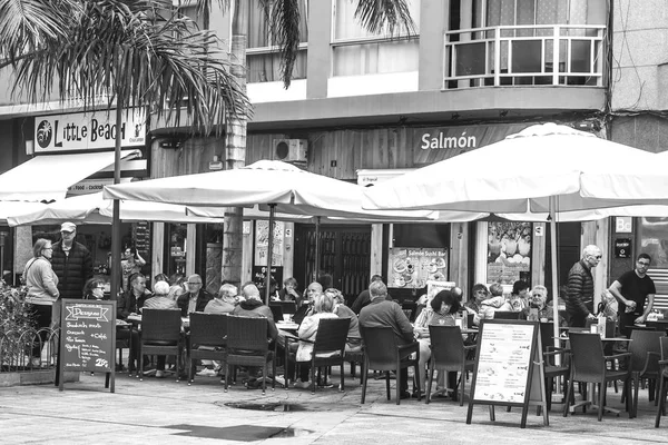 Las Palmas Gran Canaria España Enero 2018 Gente Come Descansa — Foto de Stock