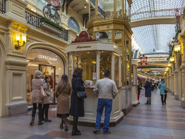 Moscow Russia April 2019 Trade Gallery Historical Shop Gum People — Stock Photo, Image