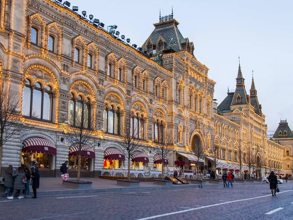 Moscú Rusia Abril 2019 Una Fachada Tienda Histórica Gum Iluminación — Foto de Stock