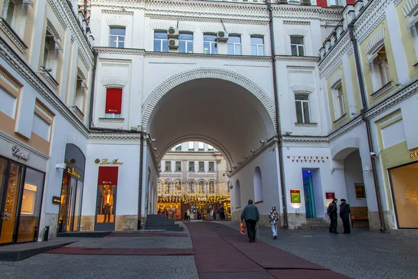 Moskau Russland April 2019 Tretyakovsky Drive Eine Der Traditionellen Einkaufsstraßen — Stockfoto