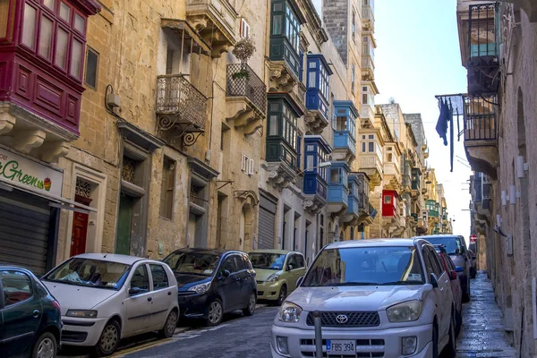 Valletta Malta Den Januari 2019 Stadsutsikt Bilar Parkerade Nära Trottoaren — Stockfoto