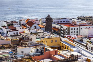 Las-Palmas Gran Canaria, İspanya, 8 Ocak 2018. Katedralin araştırma platformundan şehrin ve okyanusun kıyı kesiminin görünümü