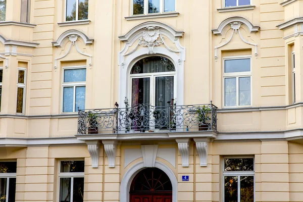 2018年8月16日 德国慕尼黑 巴伐利亚首府一座典型房屋的建筑细节 — 图库照片