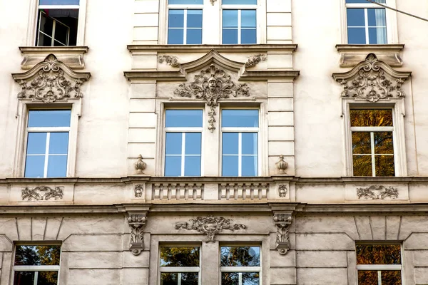 Monachium Niemcy Sierpnia 2018 Szczegóły Architektoniczne Typowego Domu Stolicy Bawarii — Zdjęcie stockowe
