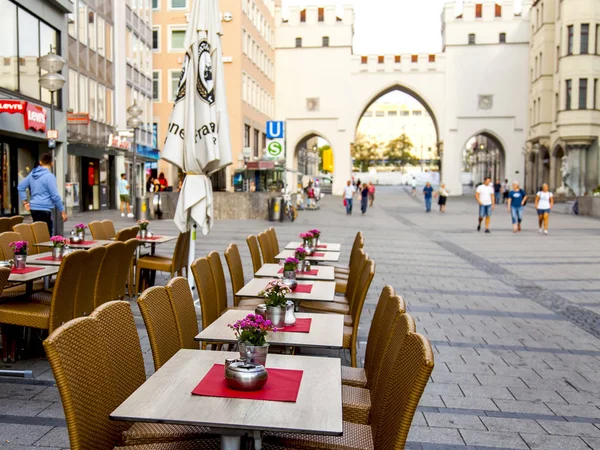 Múnich Alemania Agosto 2018 Mesas Café Callejero Ciudad Vieja Capital — Foto de Stock