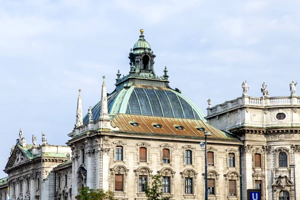 Münih Almanya Ağustos 2018 Bavyera Başkenti Için Tipik Binanın Bir — Stok fotoğraf
