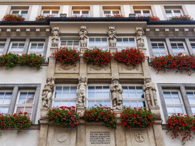 Münih, Almanya, on 16 Ağustos 2018. Bavyera başkentinin tipik mimarisi. Bina cephe parçası