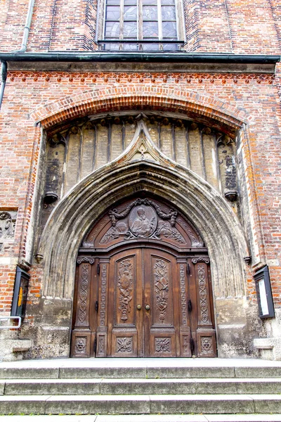 2018年8月16日 德国慕尼黑 城市主要教堂之一的建筑细节 弗劳恩基什 — 图库照片
