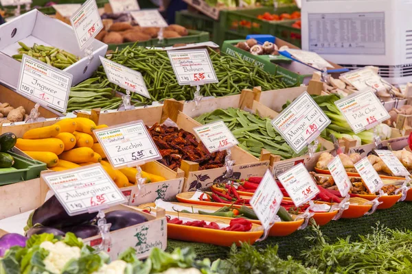 München Tyskland Den Augusti 2018 Olika Färska Grönsaker Räknare Söndagsmarknaden — Stockfoto