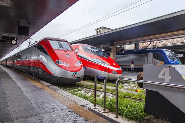 Veneza Itália Abril 2019 Trens Modernos Alta Velocidade Perto Plataformas — Fotografia de Stock