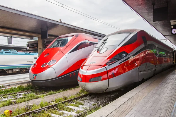 Venecia Italia Abril 2019 Modernos Trenes Alta Velocidad Cerca Los — Foto de Stock