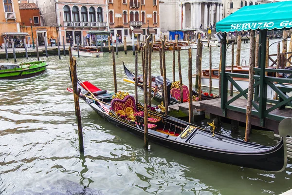 Veneza Itália Abril 2019 Vista Canal Grande Gôndolas Estão Ancoradas — Fotografia de Stock