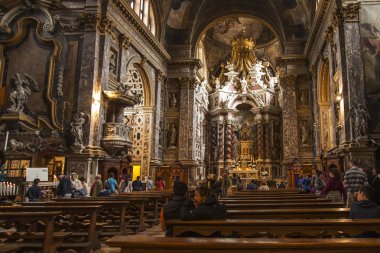 Venedik, İtalya, 25 Nisan 2019 tarihinde. Nasıralı Aziz Maria kilisesi (it. chiesa di Santa Maria di Nazareth, o chiesa degli Scalzi). İç mobilya parçası