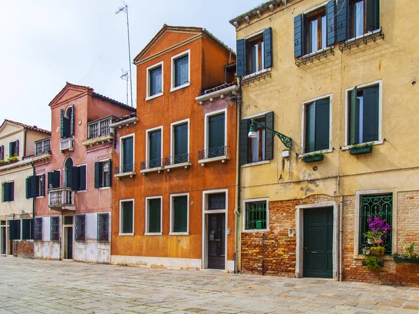 Venedig Italien April 2019 Der Kanaldamm Einem Der Historischen Bezirke — Stockfoto