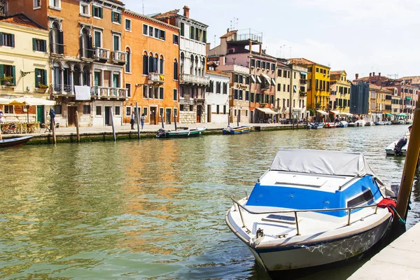 意大利威尼斯 2019年4月25日 威尼斯历史街区之一的运河堤坝 卡纳雷焦 — 图库照片