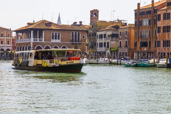 Veneza Itália Abril 2019 Vista Canal Grande Barco Passageiros Vaporetto — Fotografia de Stock