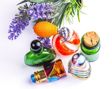 Kozmetik için küçük vintage şişeler