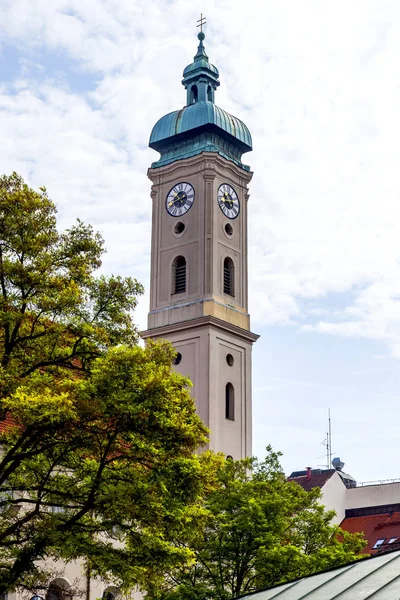 2018年8月16日 德国慕尼黑 围绕历史建筑的巴伐利亚首府的典型建筑 — 图库照片