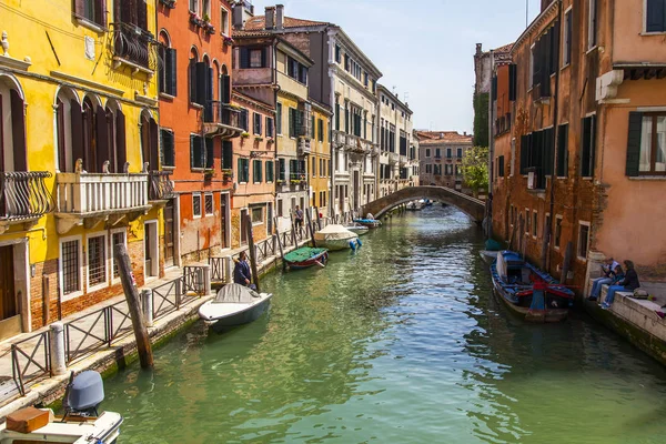 Venice Italy April 2019 Picturesque Narrow Channel Typical Venice Old — Stock Photo, Image