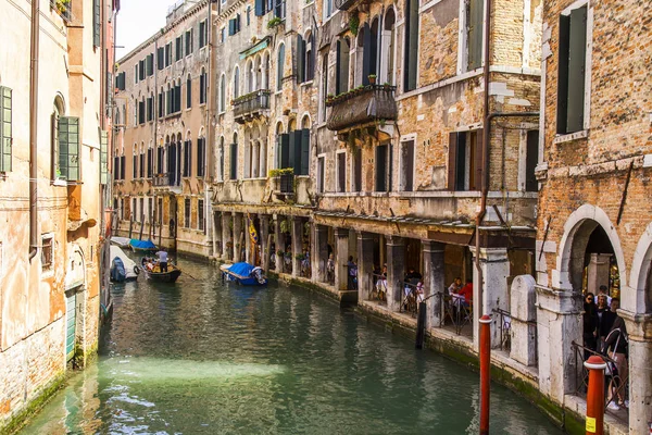 Venezia Italia Aprile 2019 Pittoresco Stretto Canale Tipico Venezia Vecchi — Foto Stock