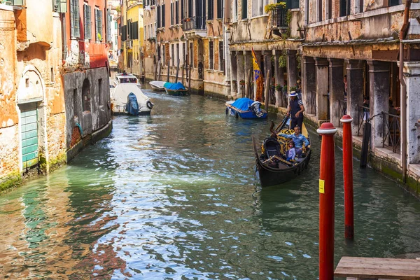 Venice Italy April 2019 Priogulka Gondola Typical Venetian Channel — Stock Photo, Image