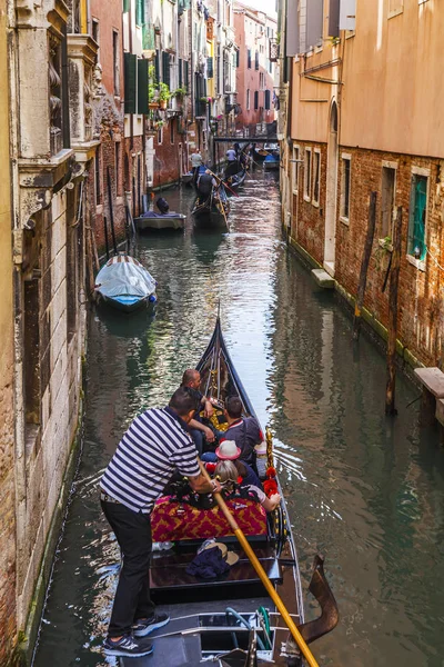 Veneza Itália Abril 2019 Priogulka Uma Gôndola Canal Veneziano Típico — Fotografia de Stock
