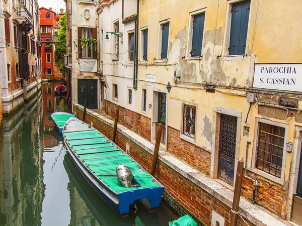 Venecia Italia Abril 2019 Típica Calle Del Canal Veneciano Edificios — Foto de Stock