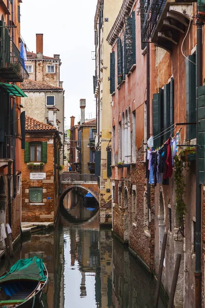 Venice Italy April 2019 Typical Venetian Canal Street Old Buildings — Stock Photo, Image