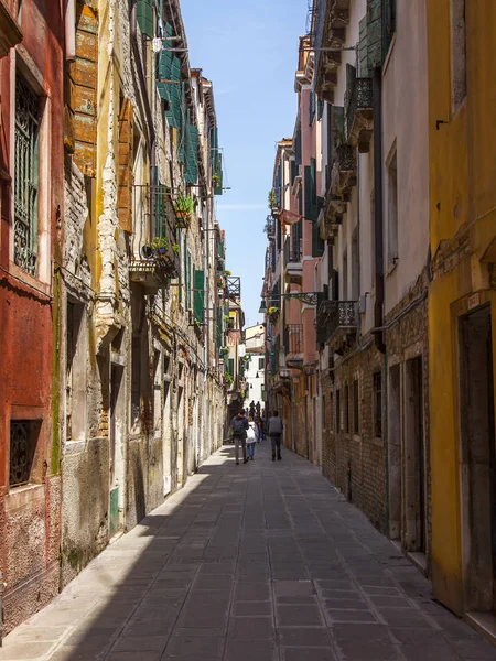 Venecia Italia Abril 2019 Pintoresca Calle Estrecha Típica Venecia Complejo — Foto de Stock