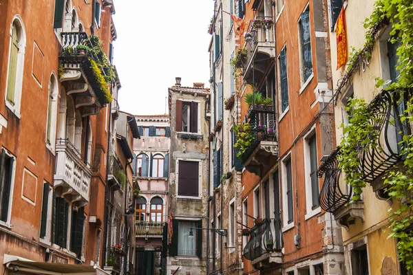 Venice Italy April 2019 Typical Architecture Ancient Venetian Buildings Facade — Stock Photo, Image