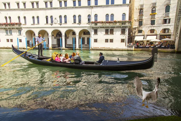 Veneza Itália Abril 2019 Vista Canal Grande Caminhe Uma Gôndola — Fotografia de Stock