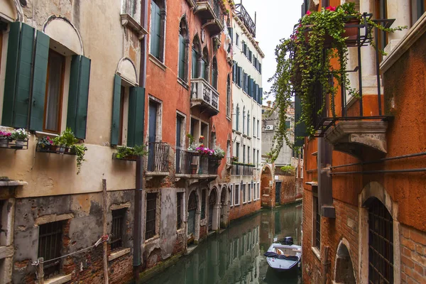 Venecia Italia Abril 2019 Paisaje Típico Veneciano Canal Calle Edificios — Foto de Stock
