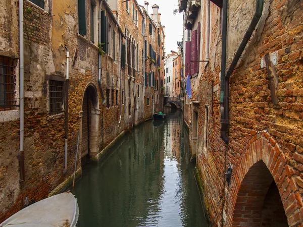 Veneza Itália Abril 2019 Paisagem Típica Veneziana Canal Rua Edifícios — Fotografia de Stock