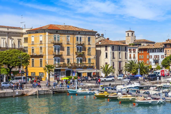 Desenzano Del Garda Italien Den April 2019 Arkitektoniskt Komplex Vallen — Stockfoto