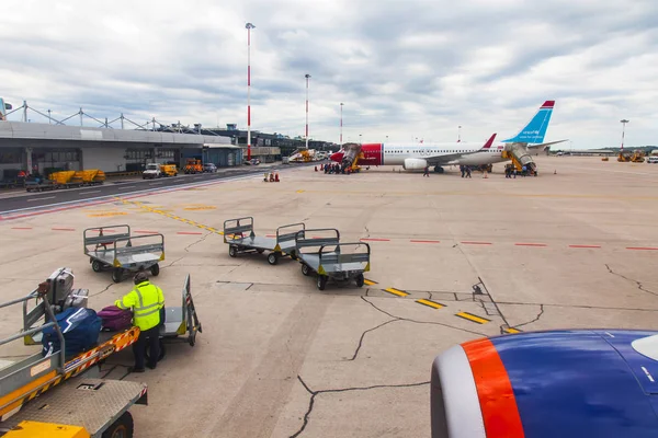 Verona Italy April 2019 Preflight Service Planes International Airport Aeroporto — Stock Photo, Image