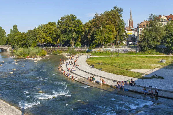 Munich Germany August 2018 Picturesque Izar River Embankment — Stock Photo, Image