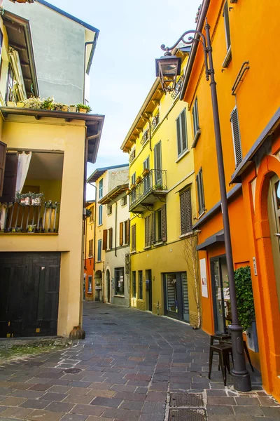 Desenzano Del Garda Italië April 2019 Uitzicht Stad Een Traditioneel — Stockfoto
