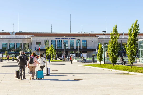 Верона Италия Апреля 2019 Года Здание Железнодорожного Вокзала Привокзальной Площади — стоковое фото