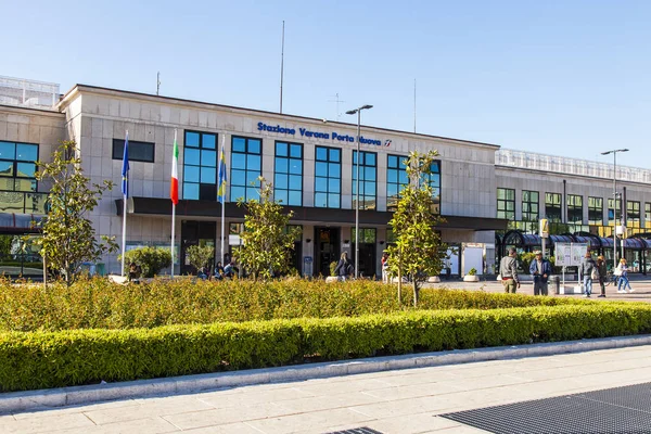 Верона Италия Апреля 2019 Года Здание Железнодорожного Вокзала Привокзальной Площади — стоковое фото