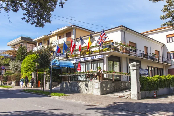 Desenzano Del Garda Italia Abril 2019 Vista Urbana Calle Con —  Fotos de Stock