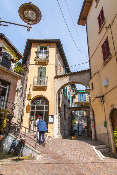 Desenzano Del Garda Italië April 2019 Uitzicht Stad Een Traditioneel — Stockfoto