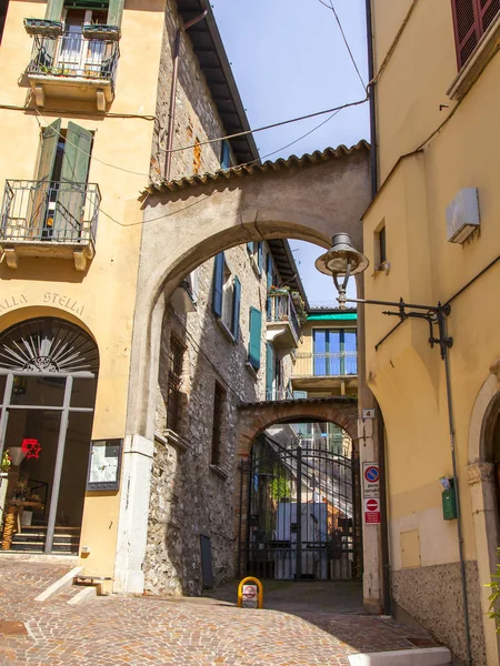 Desenzano Del Garda Itálie Dubna 2019 Městské Zobrazení Tradiční Architektonický — Stock fotografie