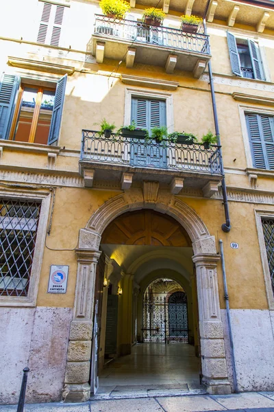 Verona Italy April 2019 Typical Architectural Details Facade Building Old — Stock Photo, Image