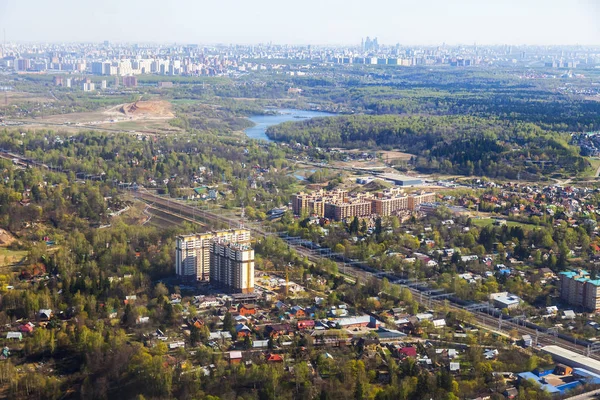 Вид Поверхность Земли Многоэтажные Здания Окна Самолета Летящего Большой Высоте — стоковое фото