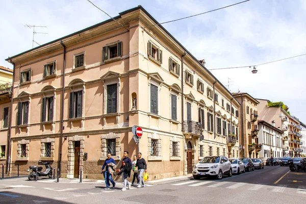 Verona Italia Abril 2019 Estrecha Pintoresca Calle Ciudad Vieja — Foto de Stock