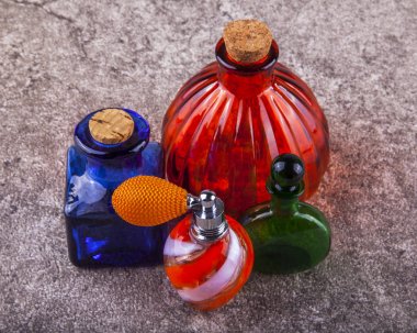 Kozmetik vintage şişelerde 