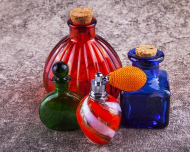 Kozmetik vintage şişelerde 